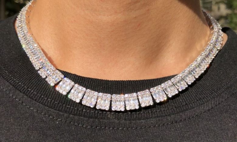 Photo of Серебряные и золотые оттенки в городской моде